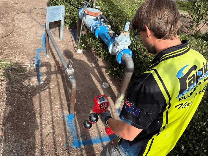 Technician carrying out commercial leak detection